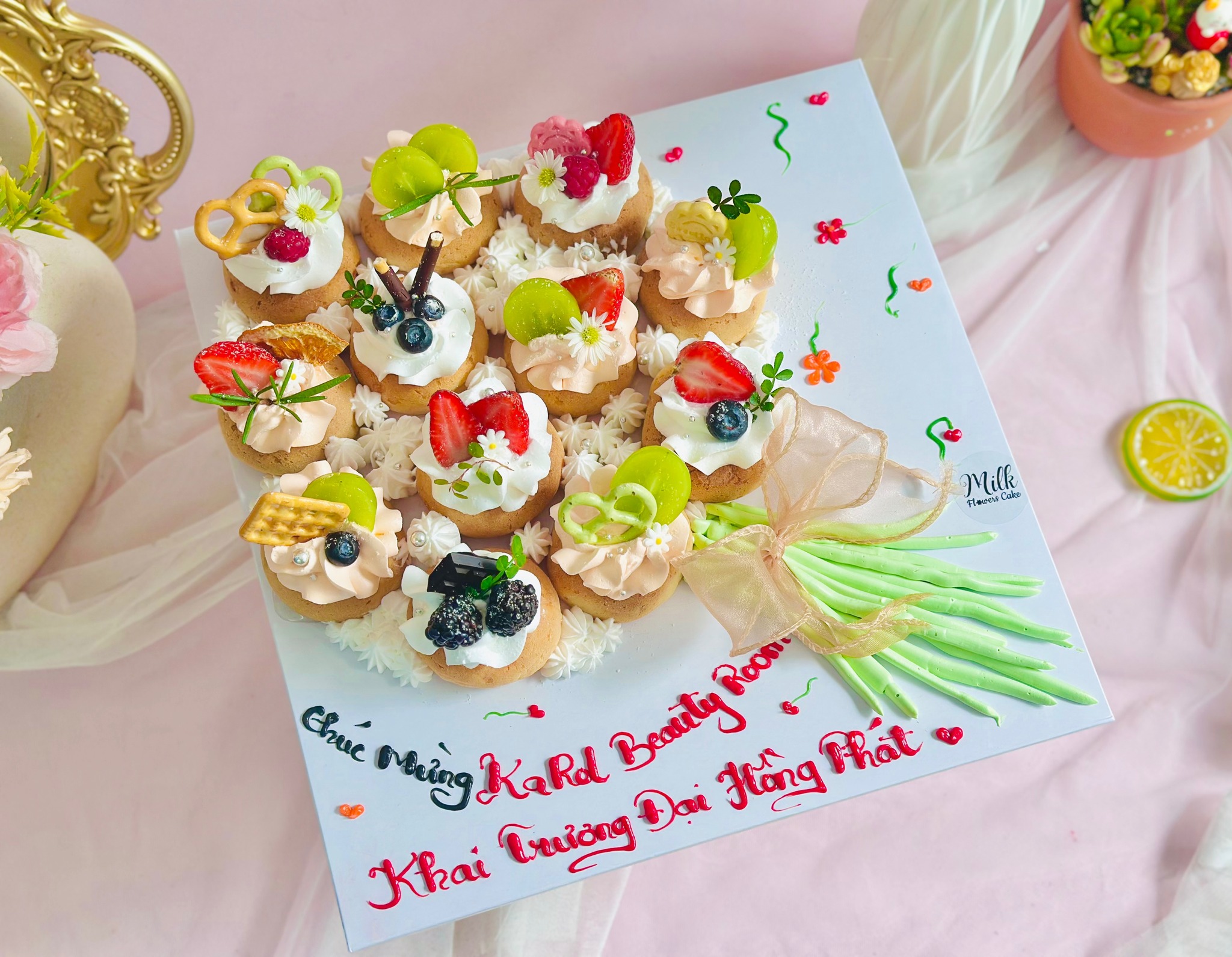 Banh Su Singapore Trái Cây Phô Mai